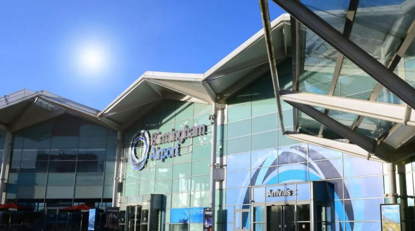 'Absolute chaos' as hundreds left without luggage