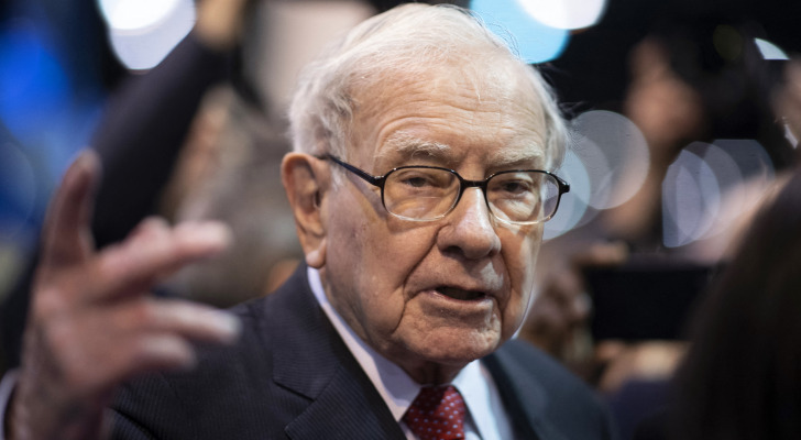 Berkshire Hathaway killed a 14-quarter selling streak with $23.5B of stock buys — $10B went into 1 company at a price you couldn't get