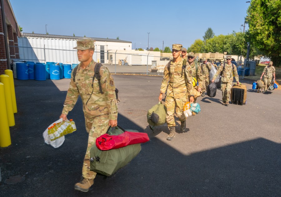 Crews from Australia, Oregon Air National Guard sent to help fight Grasshopper Fire