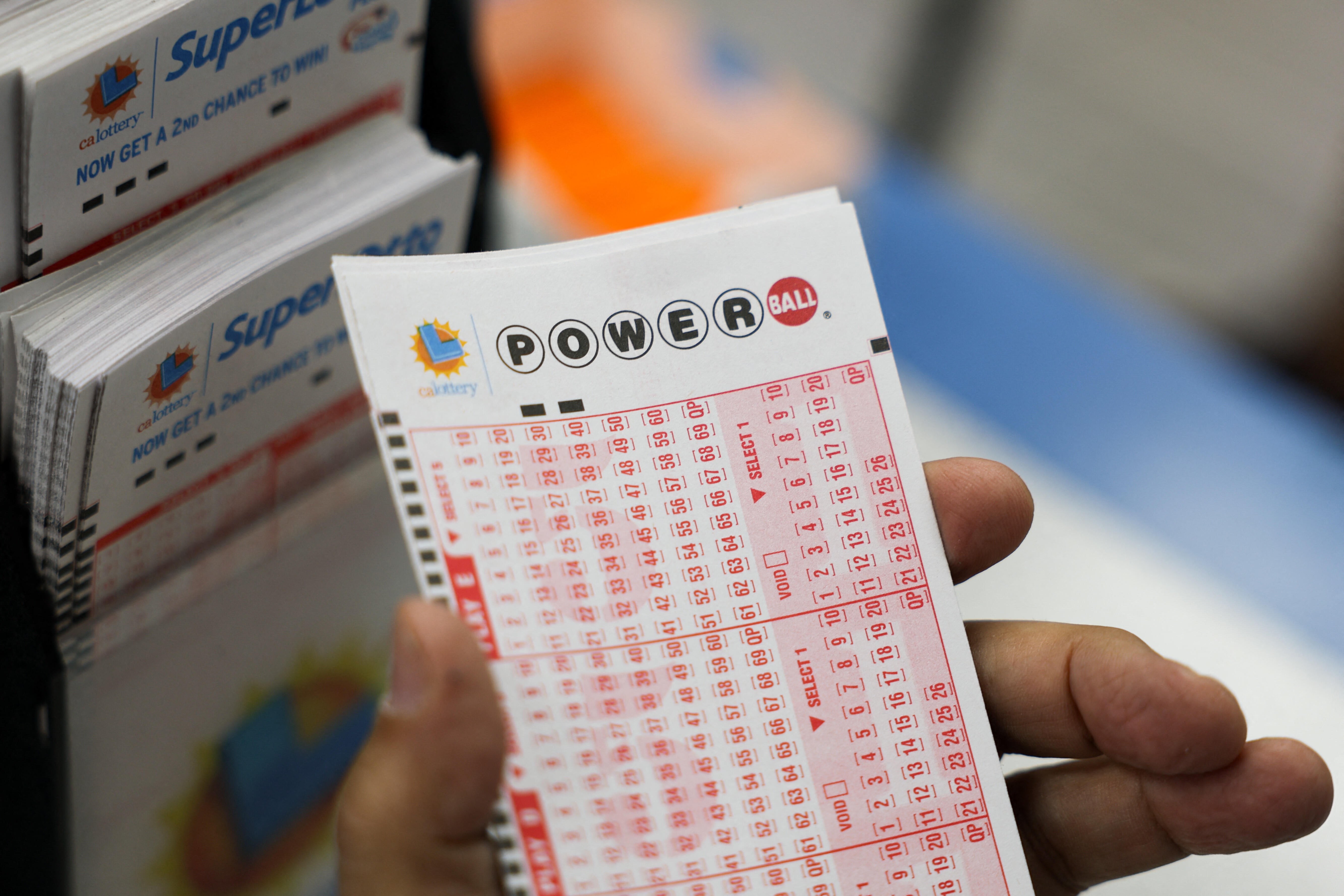 Winning Powerball numbers drawn for $863 million jackpot, the largest of the year