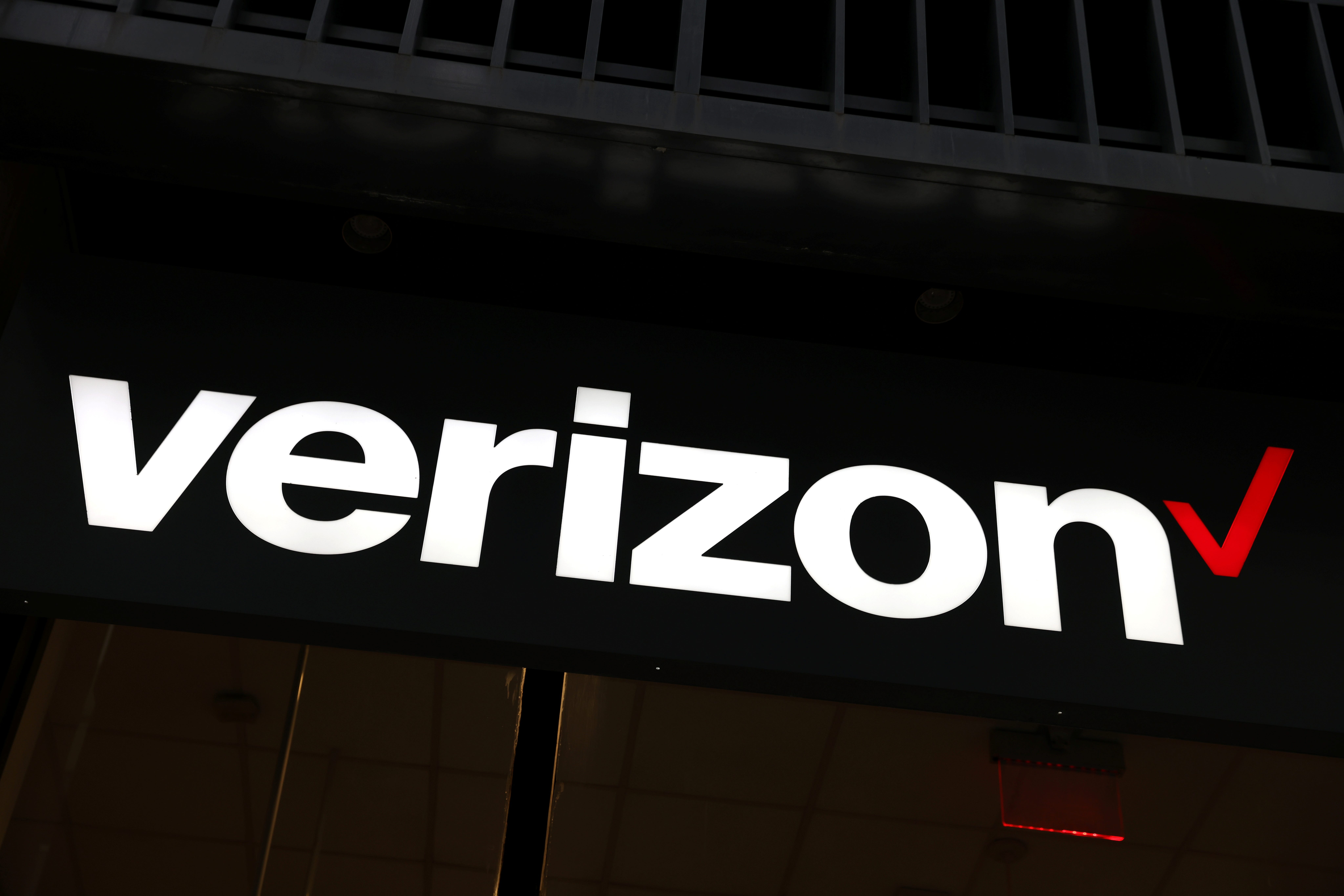 Verizon outage resolved after customers report service issues Saturday