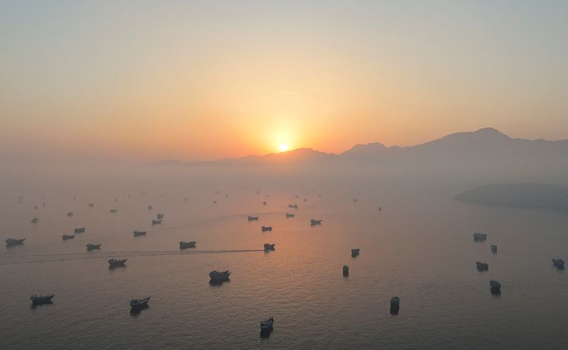 New Photo - Oil climbs 5% as Iran, US both demand compensation and Hormuz hopes fade