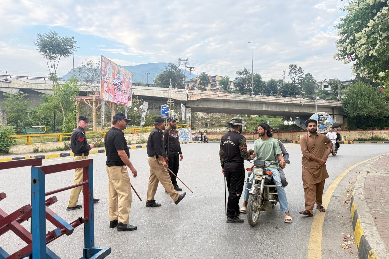 British national ‘shot dead by Pakistani security forces’ in Kashmir - AOL