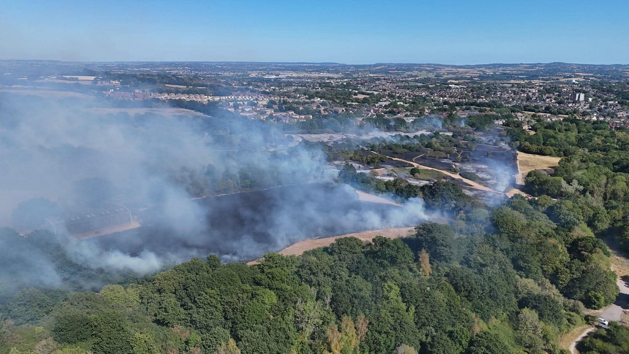 'Avoid area' warning as grassland fire tackled - AOL