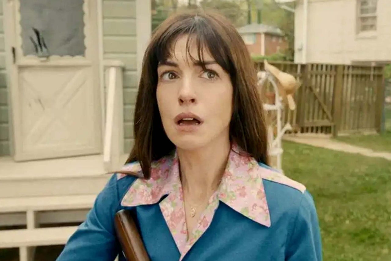 New Photo - The End of Oak Street review – Anne Hathaway’s dinosaur blockbuster is better than any of the Jurassic World films