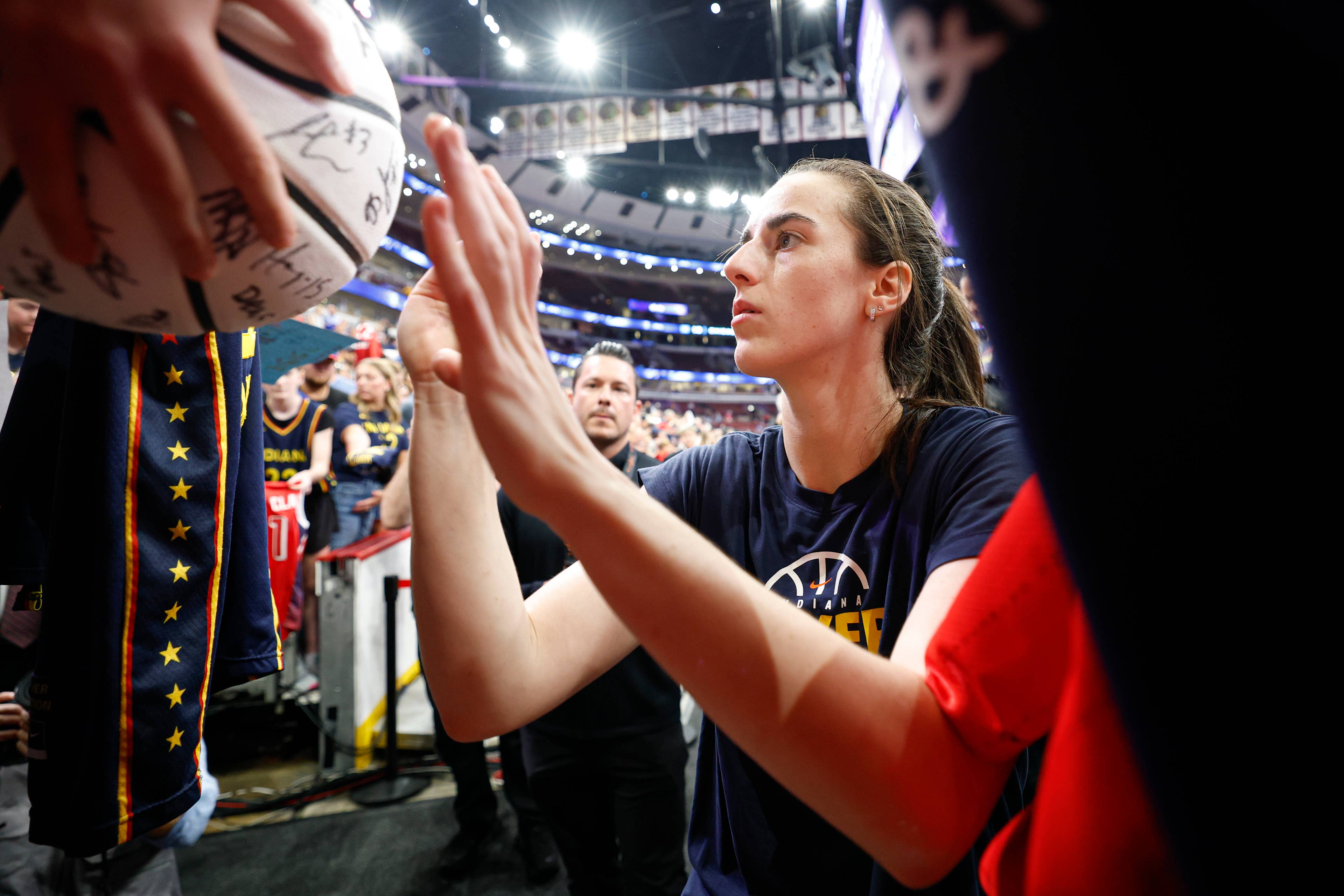 Side Facing Boos Caitlin Clark Defends Coach Stephanie White After Fans Boo Her During ...
