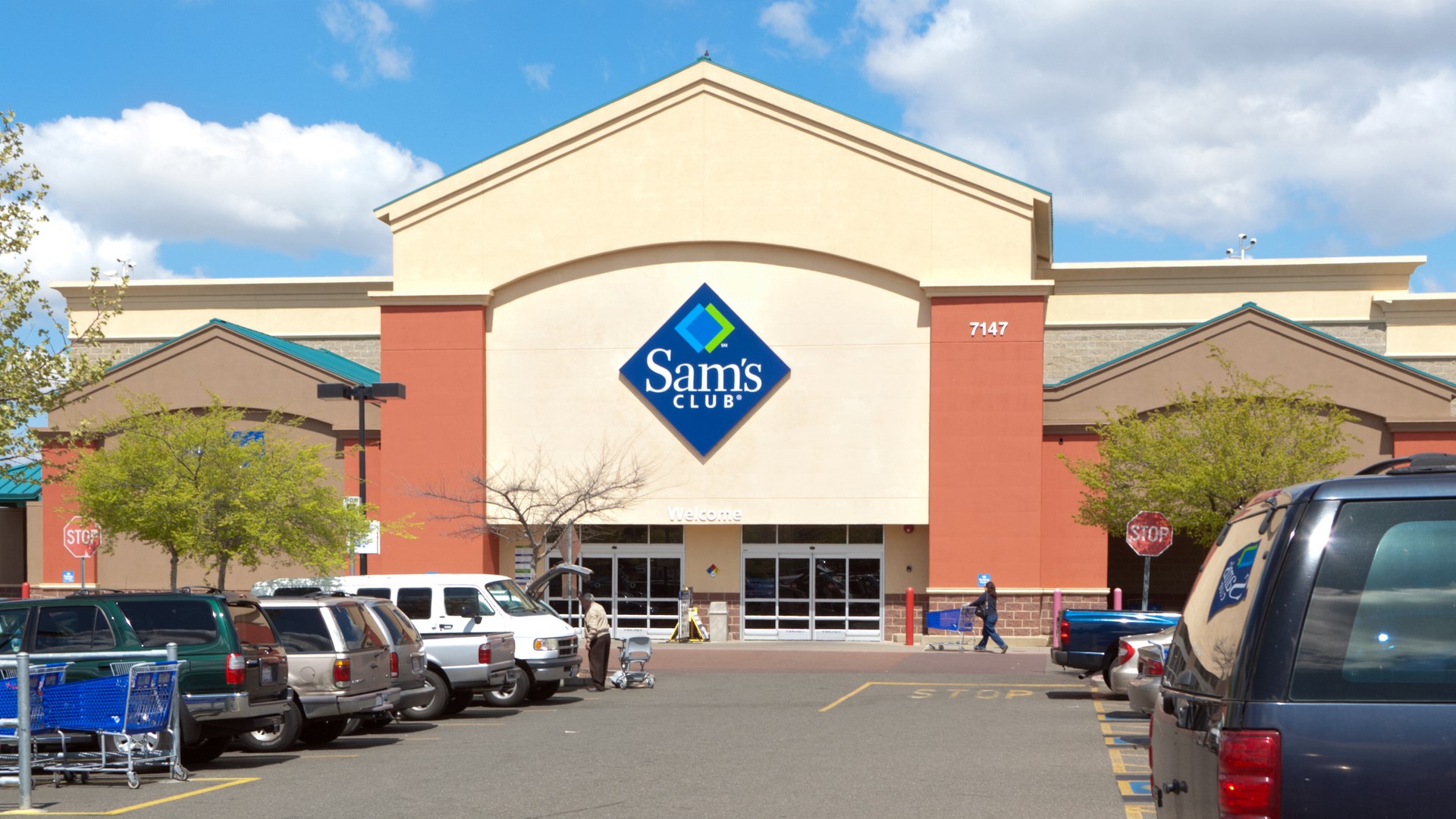 I'm a Personal Finance Expert: 5 Sam's Club Buys Worth the Annual Fee