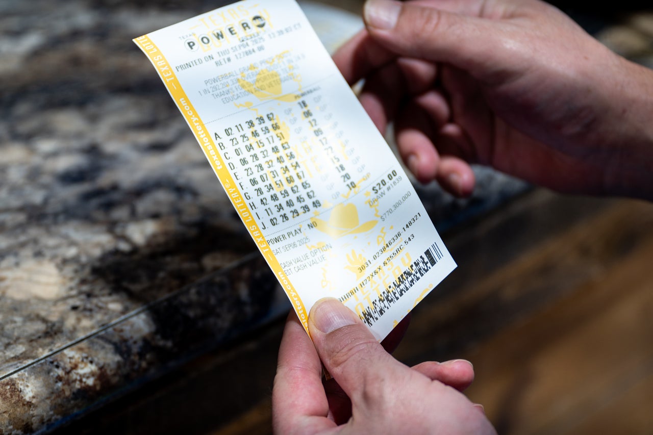 Illinois Powerball player wins $1B jackpot in biggest prize of year so far: See the winning numbers