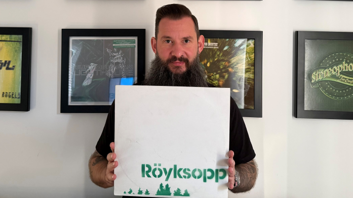 VERY RARE VINYL BANKSY バンクシー☆コレクターズアイテム Rare Banksy hand-sprayed LP sells for thousands - AOL