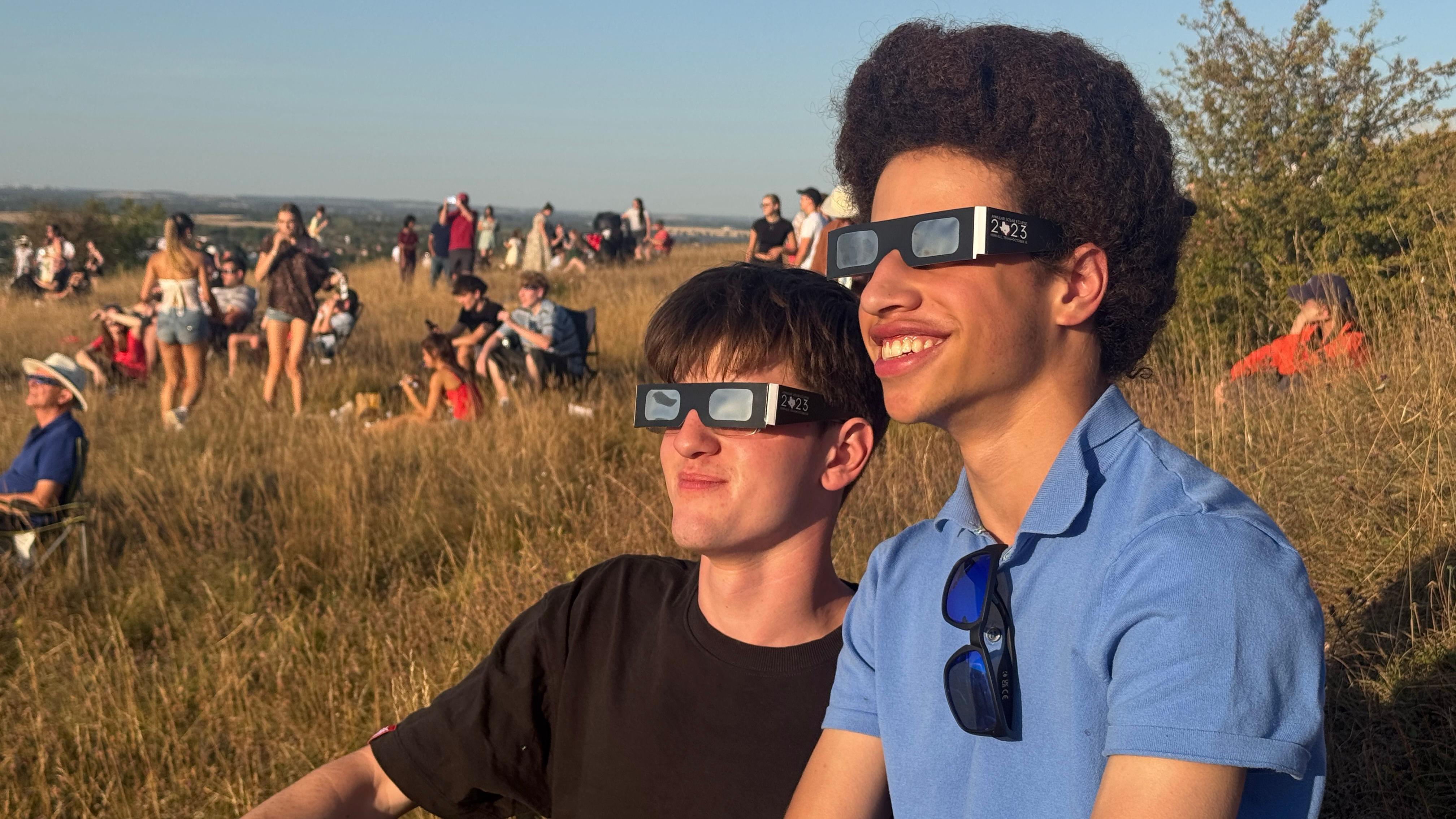 Hundreds gather to watch eclipse on hillside - AOL