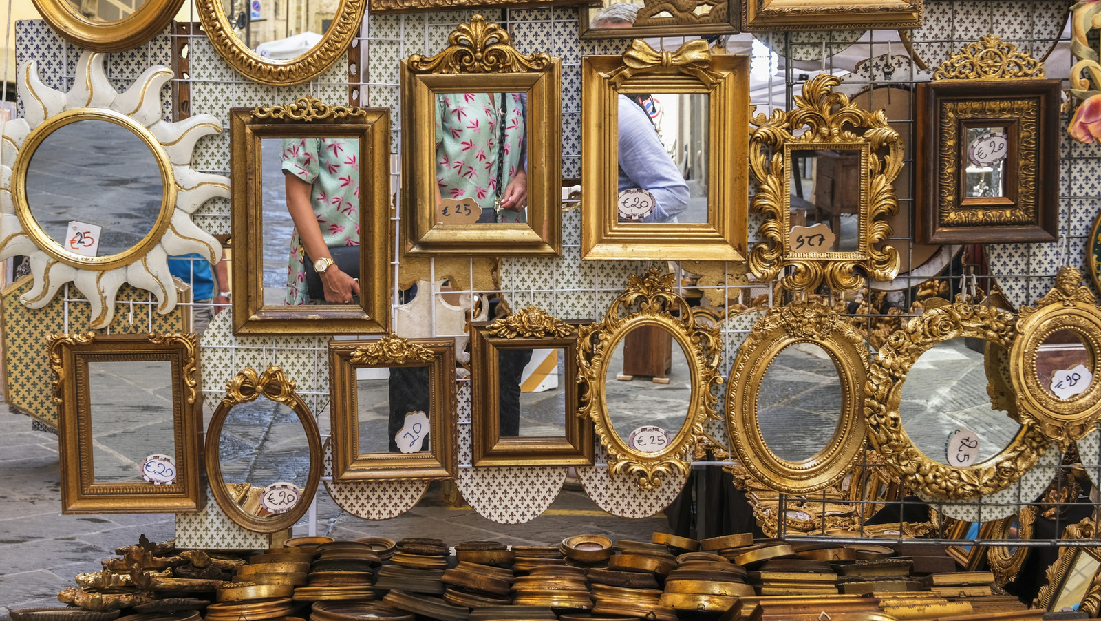 The Show-Stopping Vintage Mirror That's Making A Major Comeback