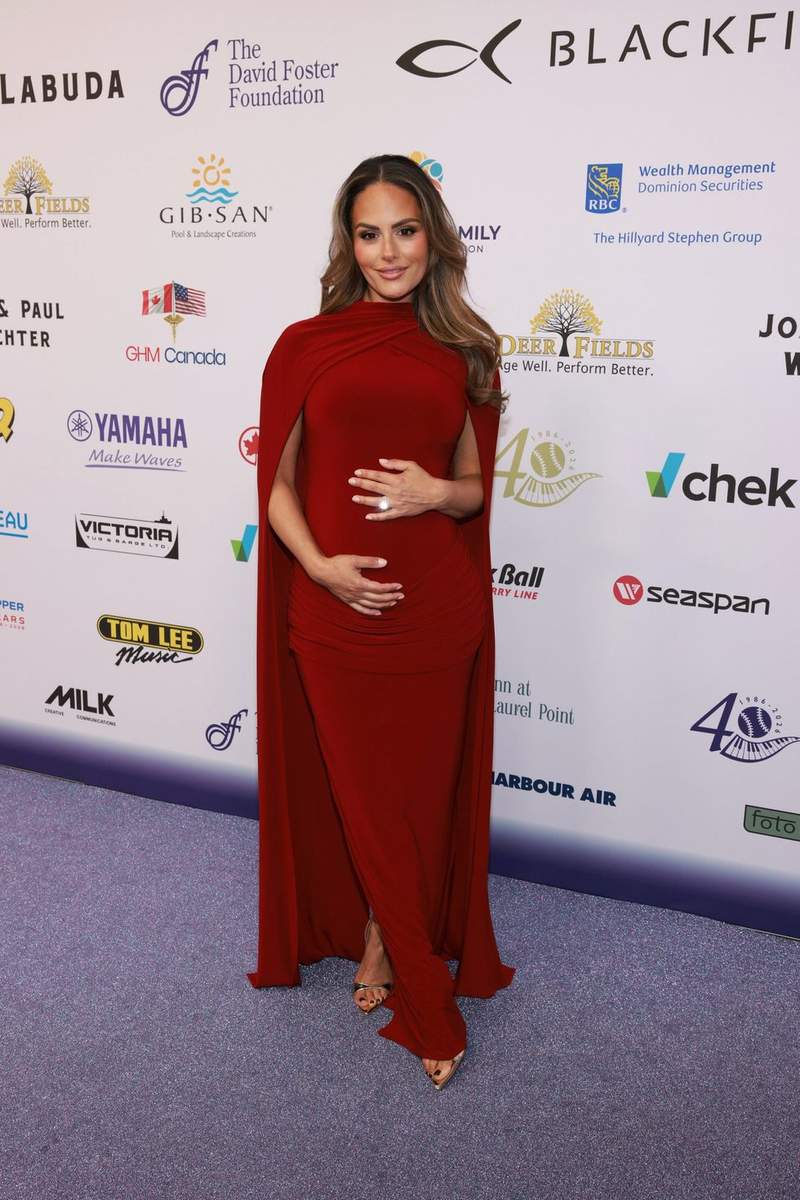 Meghan Markle Comforts Pregnant Singer Pia Toscano With Sweet Baby Advice At Glamorous Canada Gala