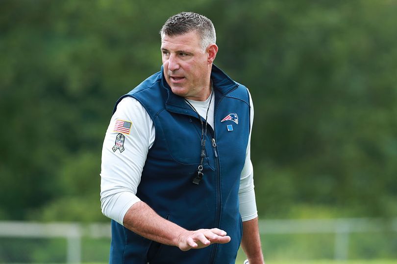 Mike Vrabel can't escape Dianna Russini after ridiculous act in Patriots preseason opener