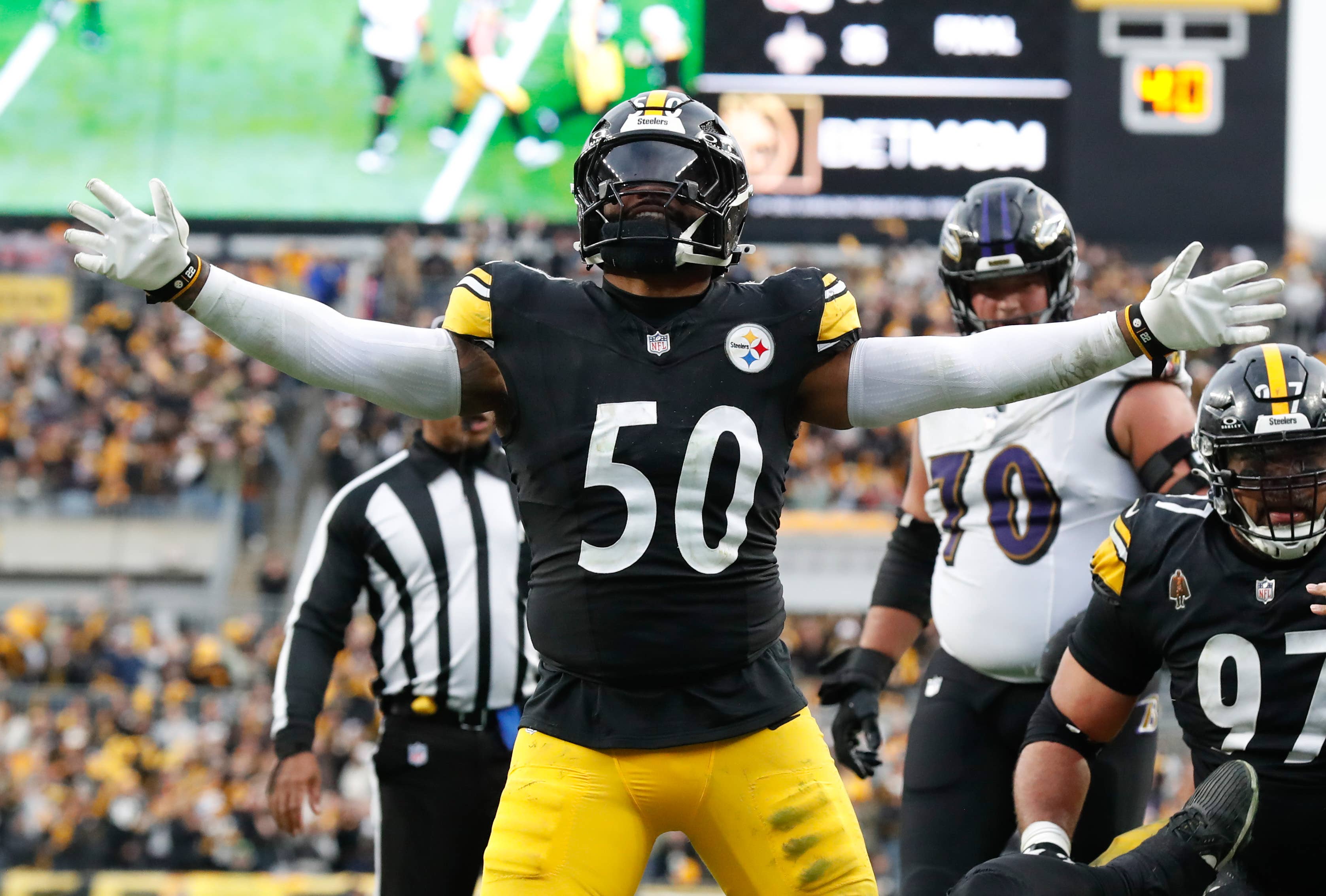The Steelers release linebacker Elandon Roberts ahead of Sunday’s deadline for NFL roster cuts