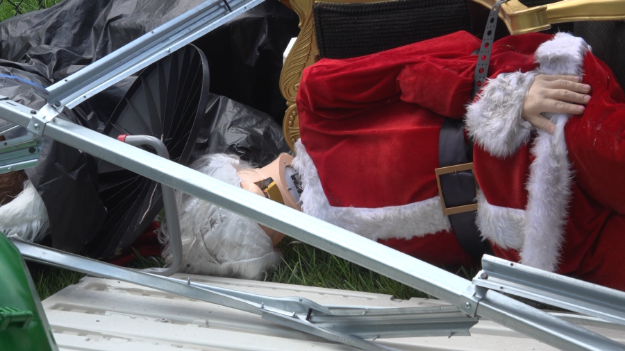 Storm destroys shed housing lights for Bloomington Christmas display - AOL