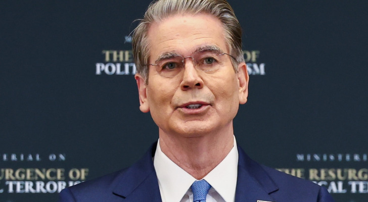 ‘Never bet against America’: Scott Bessent endorses Warren Buffett’s forgotten rule for getting rich — use it now