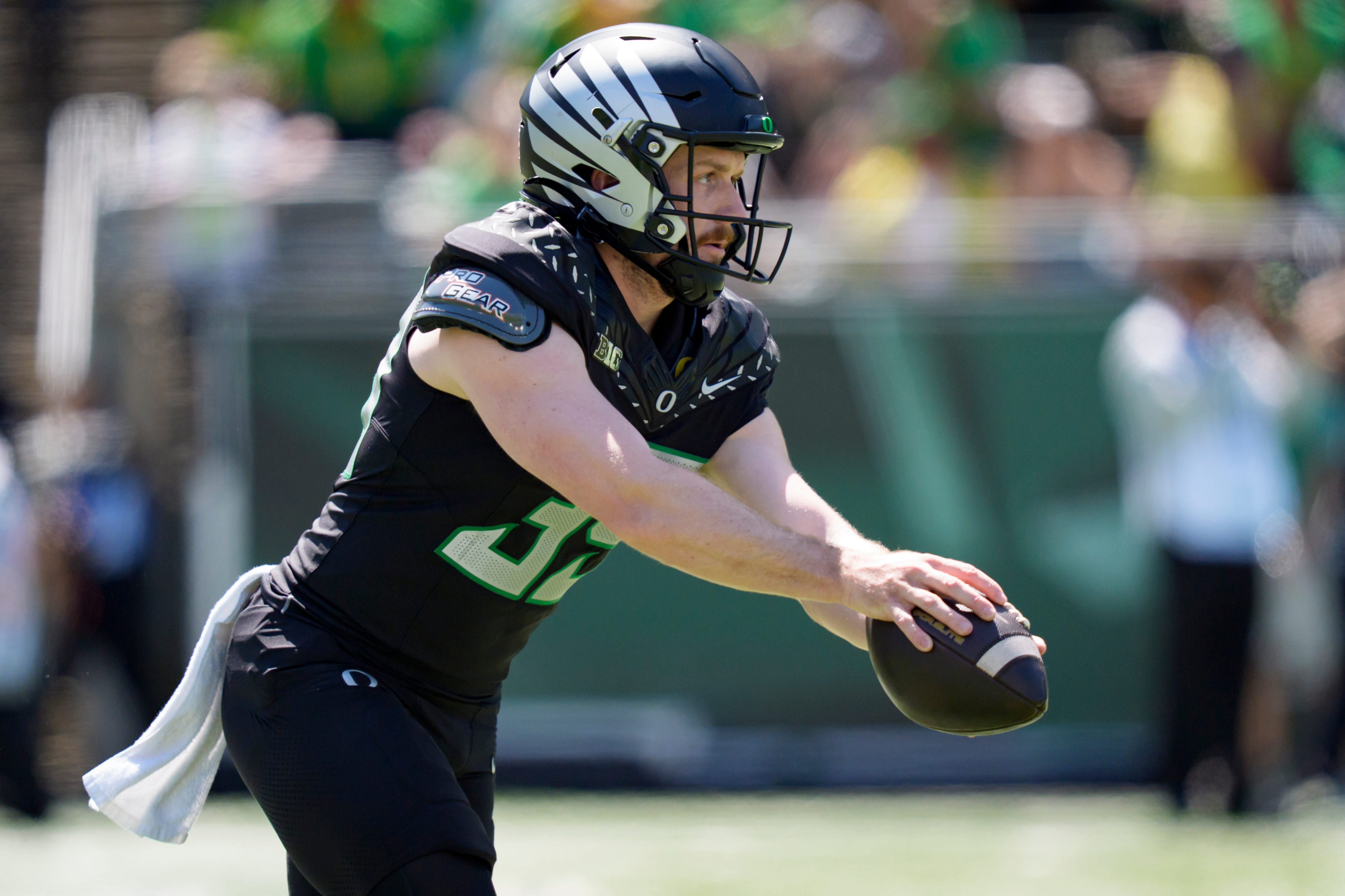 How 28-year-old former welder became favorite for Oregon punting job