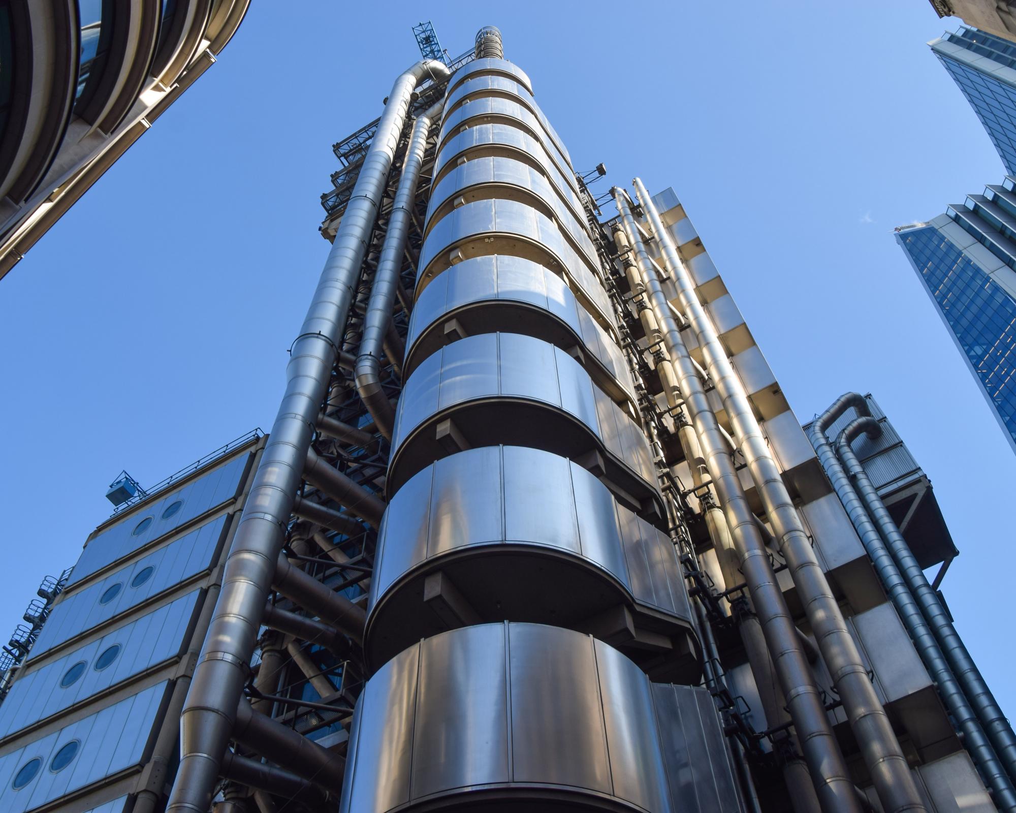 ‘Even its loos are on the outside!' Hi-tech, inside-out marvel the Lloyd's building is partying with the public