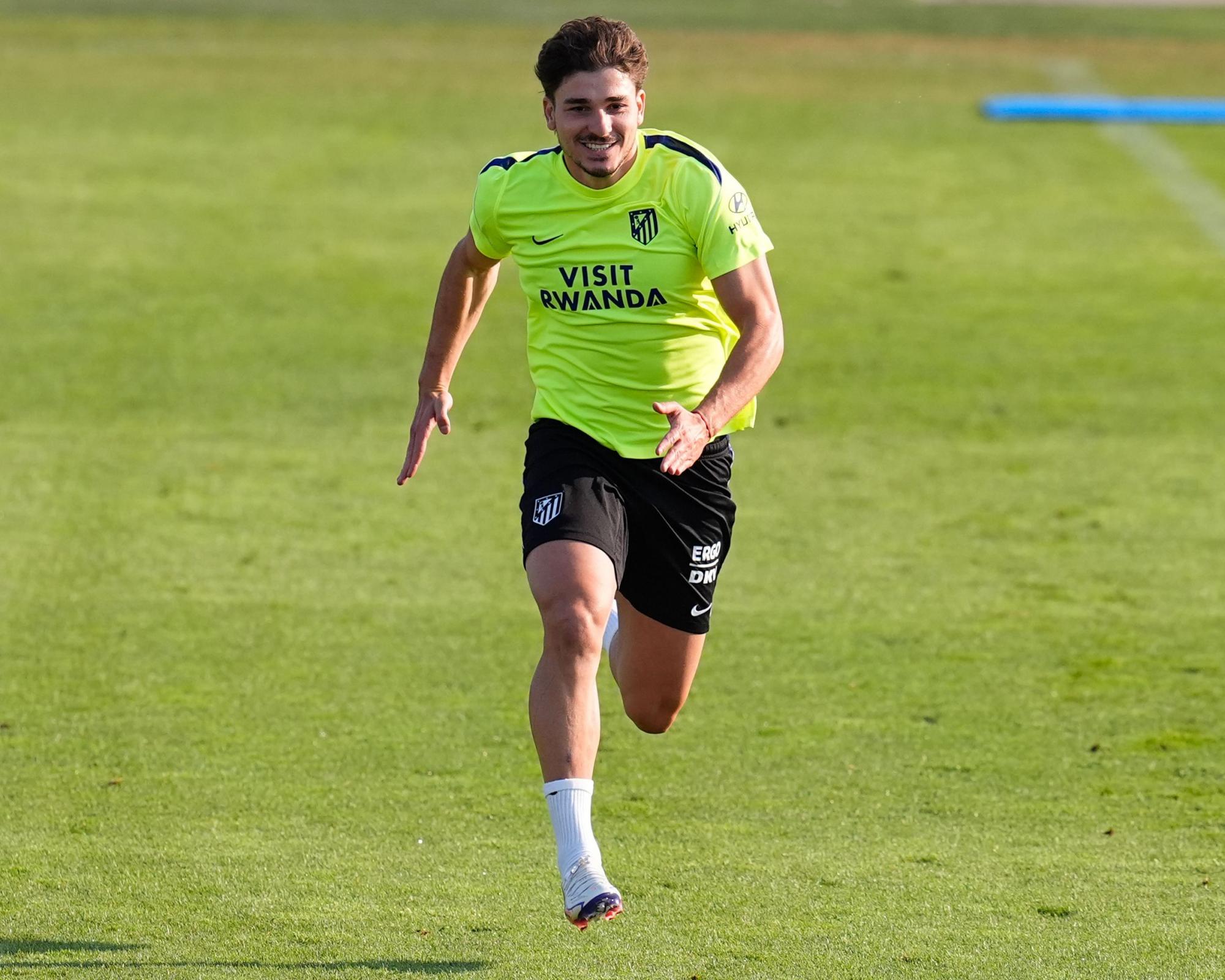 Football transfer rumours: Atlético want Alvarez to join Arsenal over Barça?