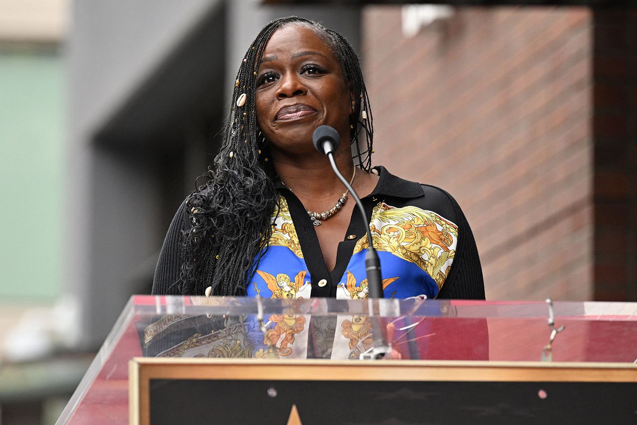images of tupac's sister - Ilustrasi 2