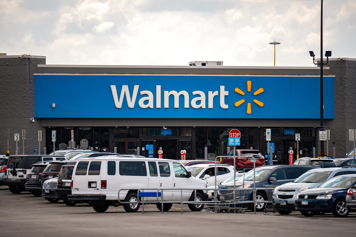 Walmart Tariff Refunds Soften Blow From Slower Sales Growth