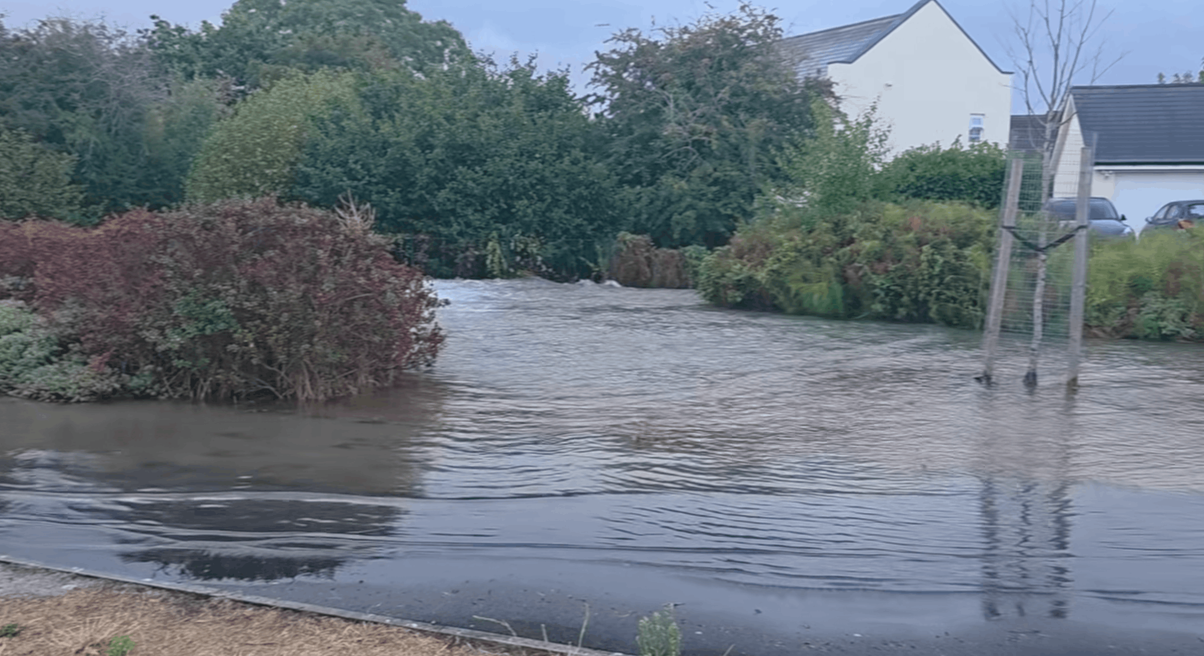 Burst main sparks flood as homes left with no water