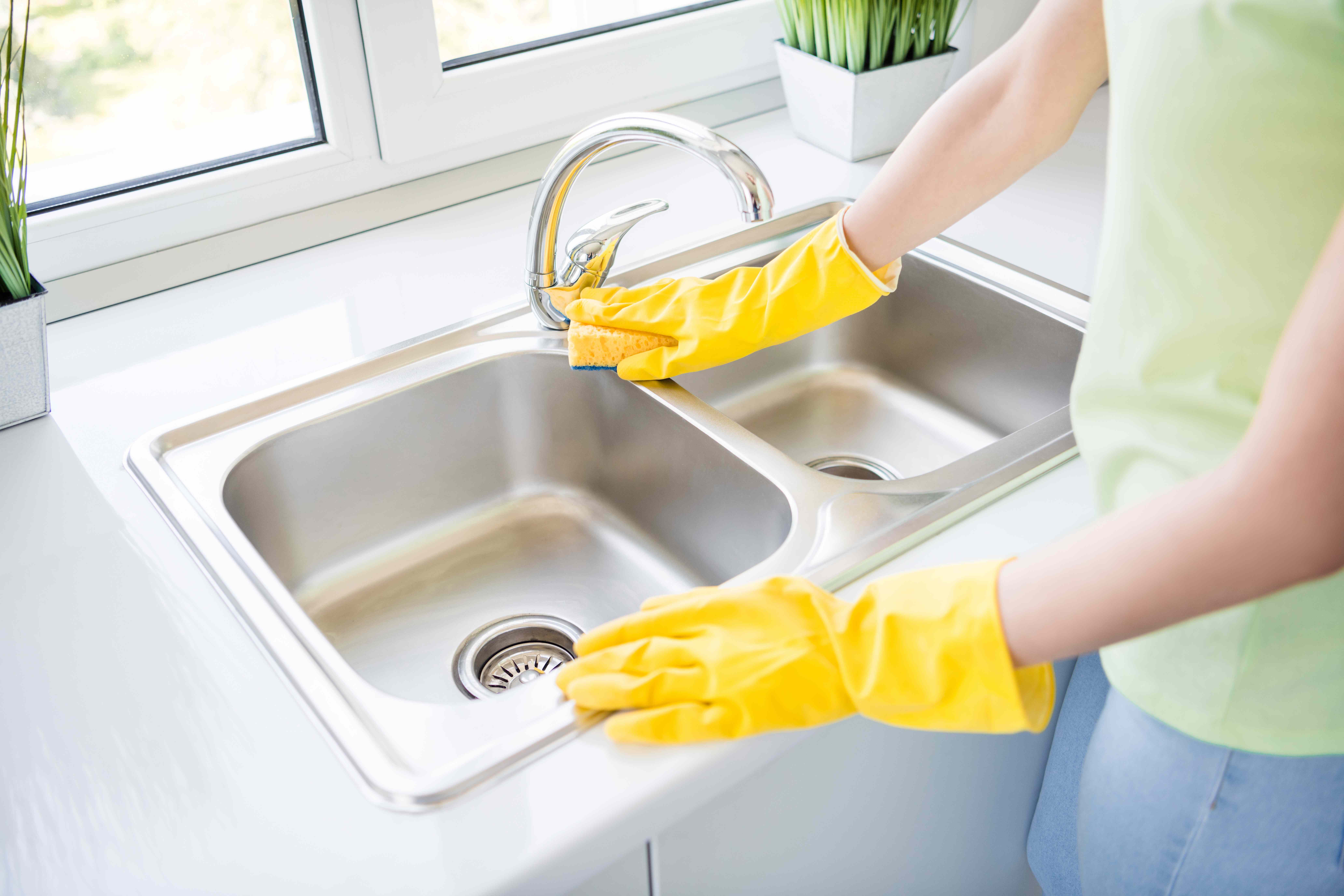How to Clean a Stainless-Steel Sink to Restore Its Shine and Remove Water Spots