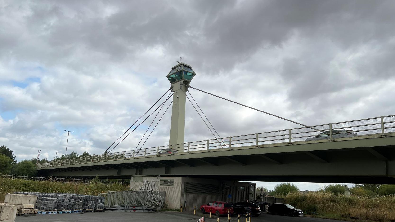Drivers face 1,250 stops a year at damaged bridge - AOL