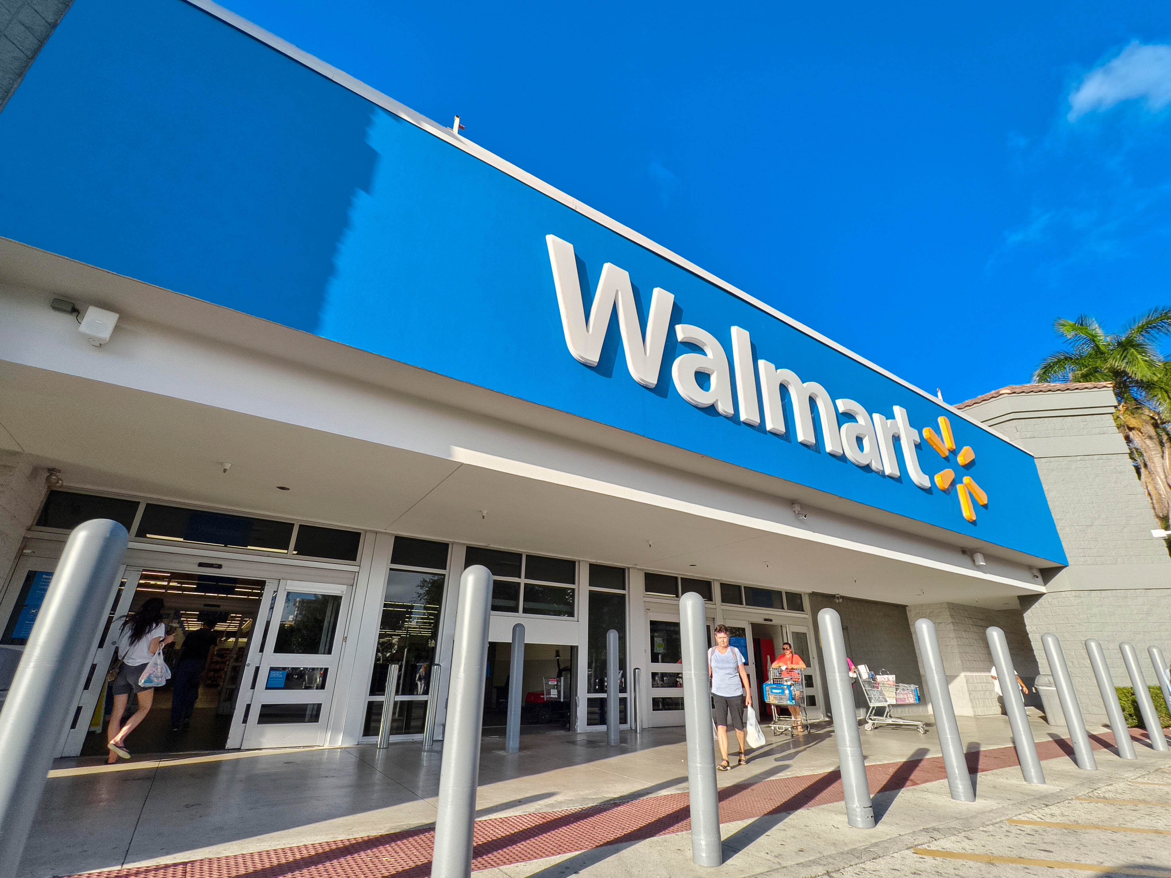 Walmart to let shoppers use Apple Pay and other tap-to-pay methods