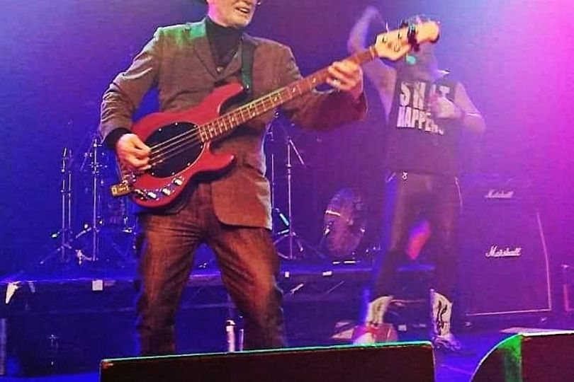 former-queen-bassist-barry-mitchell-dies-as-fans-say-another-piece-of