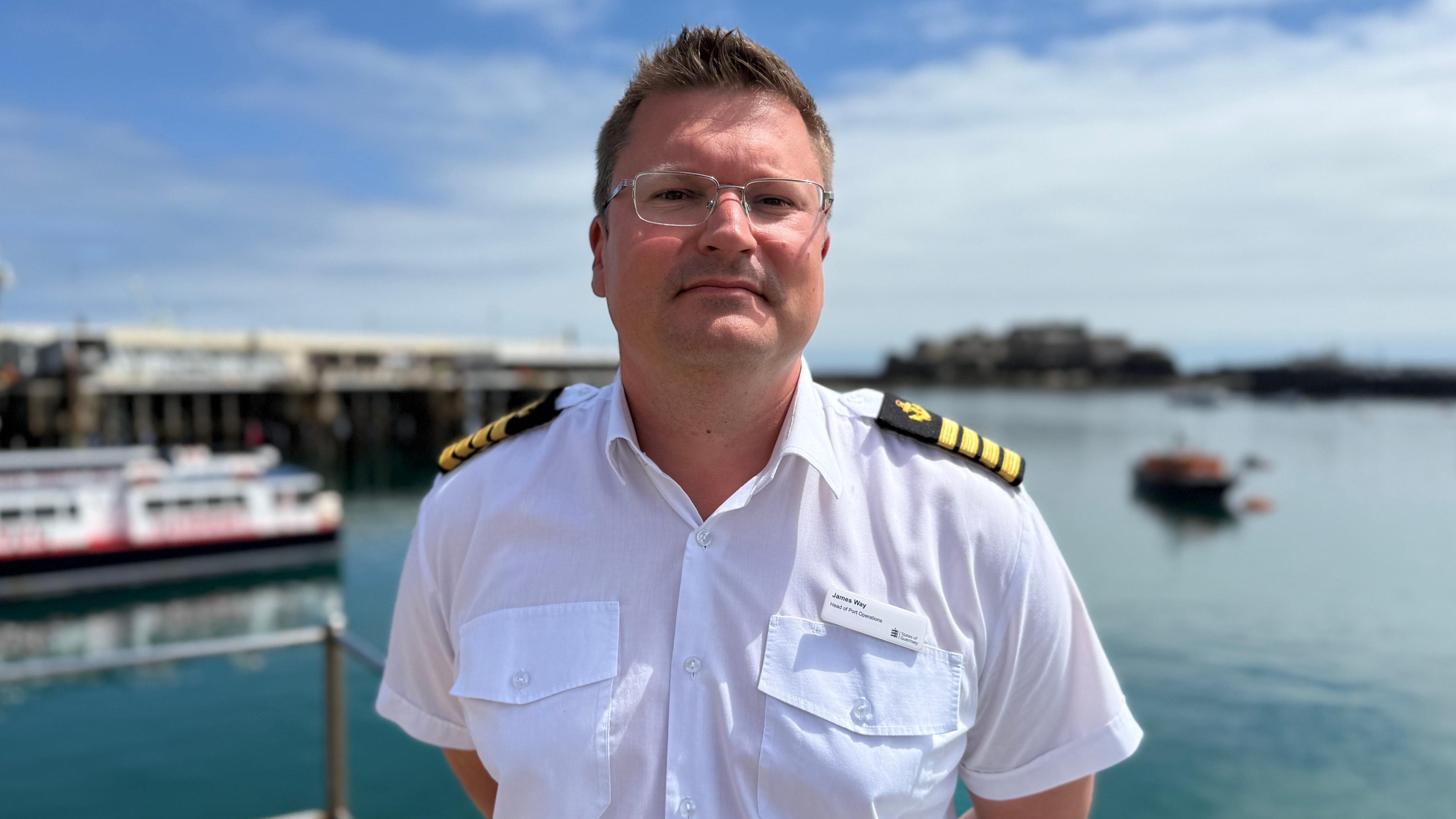 'Near miss' in harbour after boat runs red light