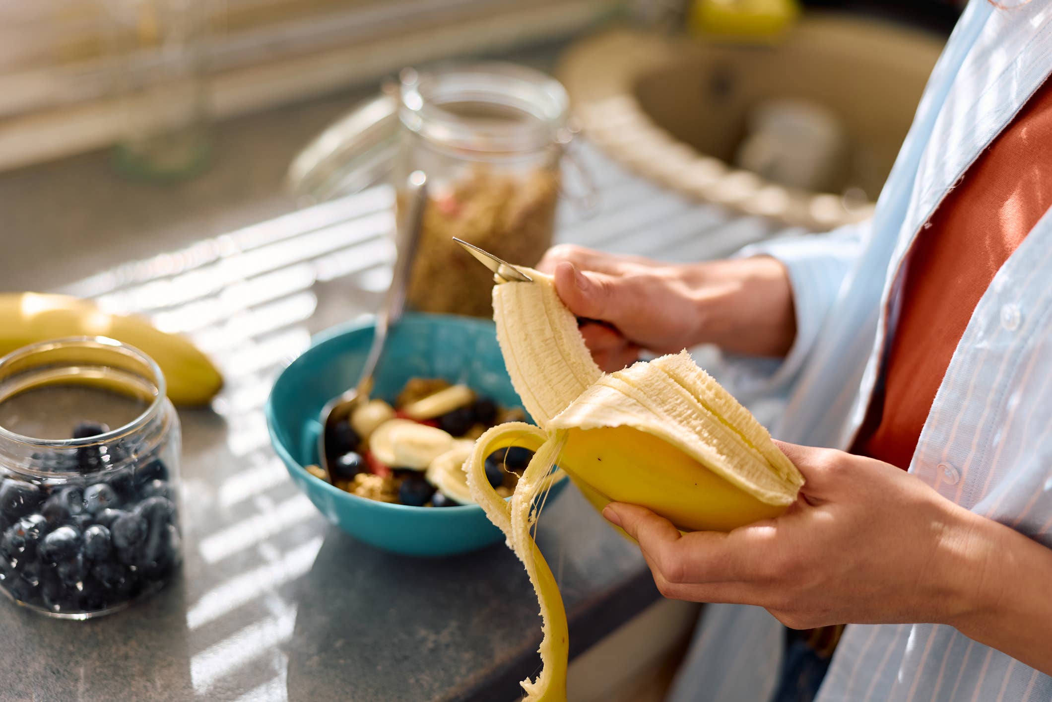 Here’s Exactly What Happens to Your Gut Health When You Eat Bananas – AOL