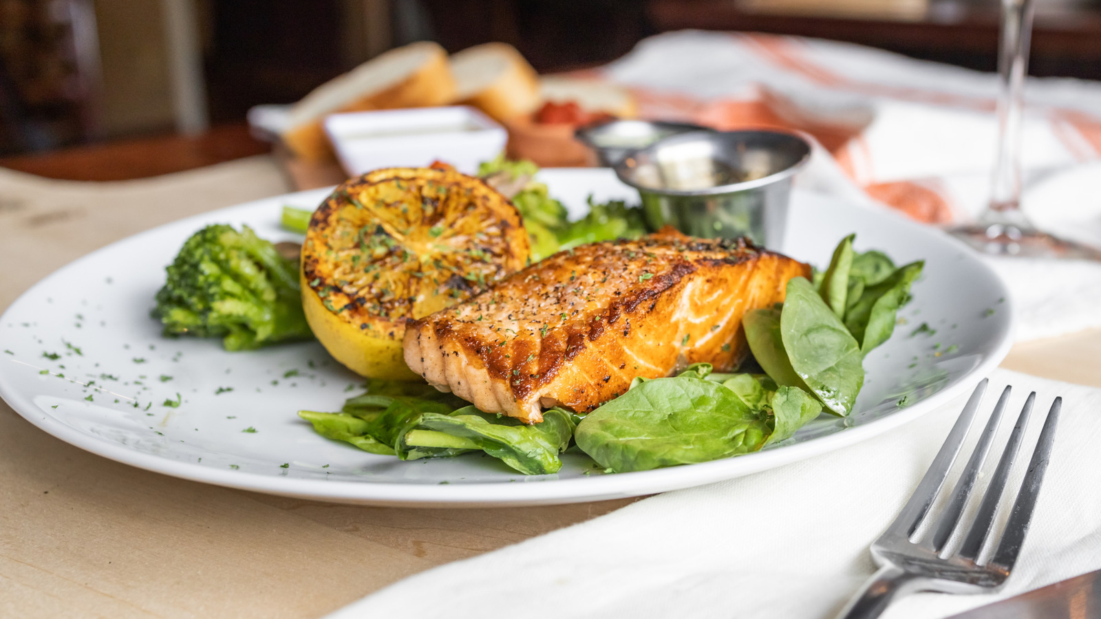 How To Tell If Seafood Is Worth Ordering At A Steakhouse