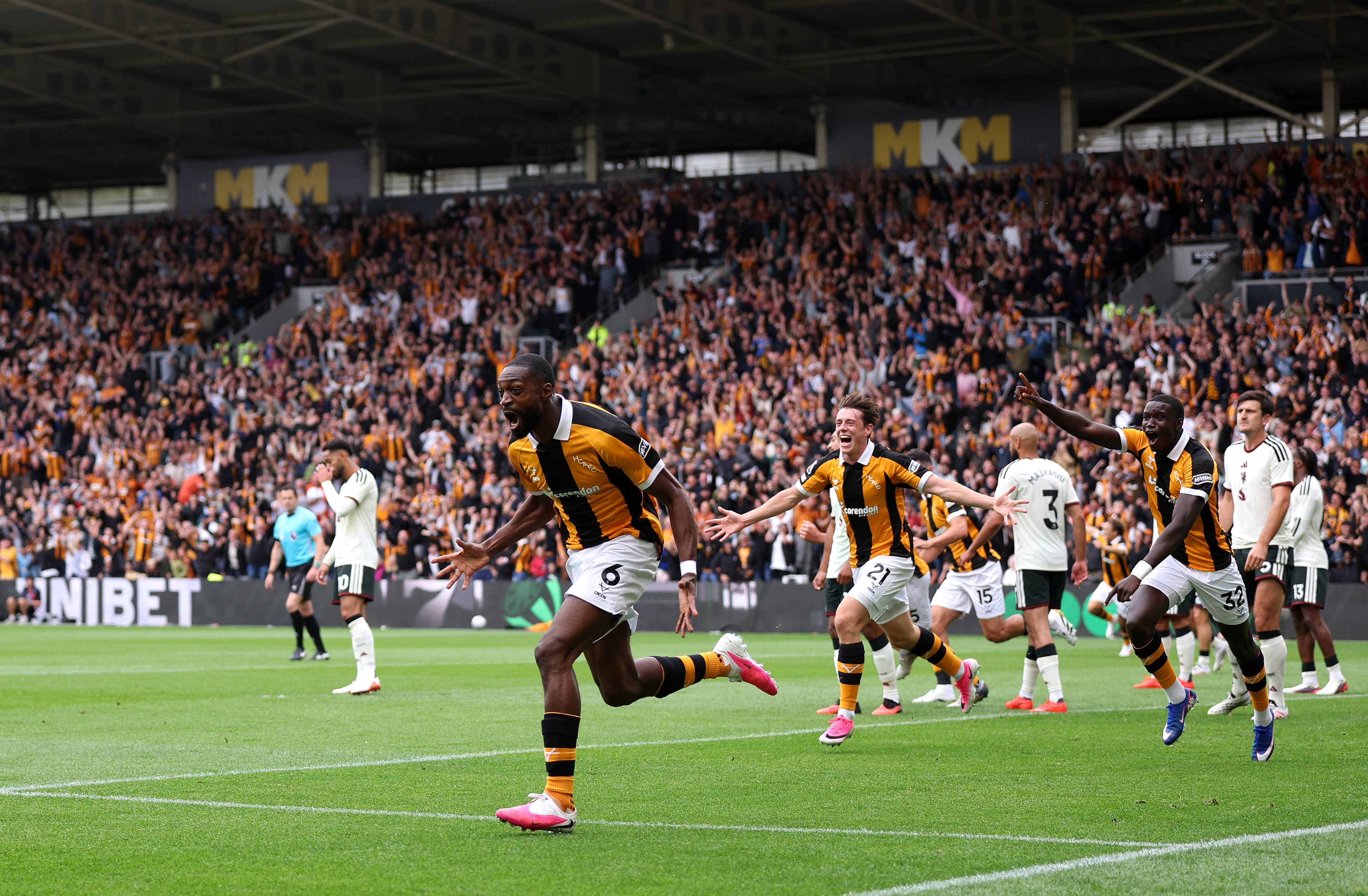 Hull City Stuns Manchester United 2-0 in Premier League Opener - AOL