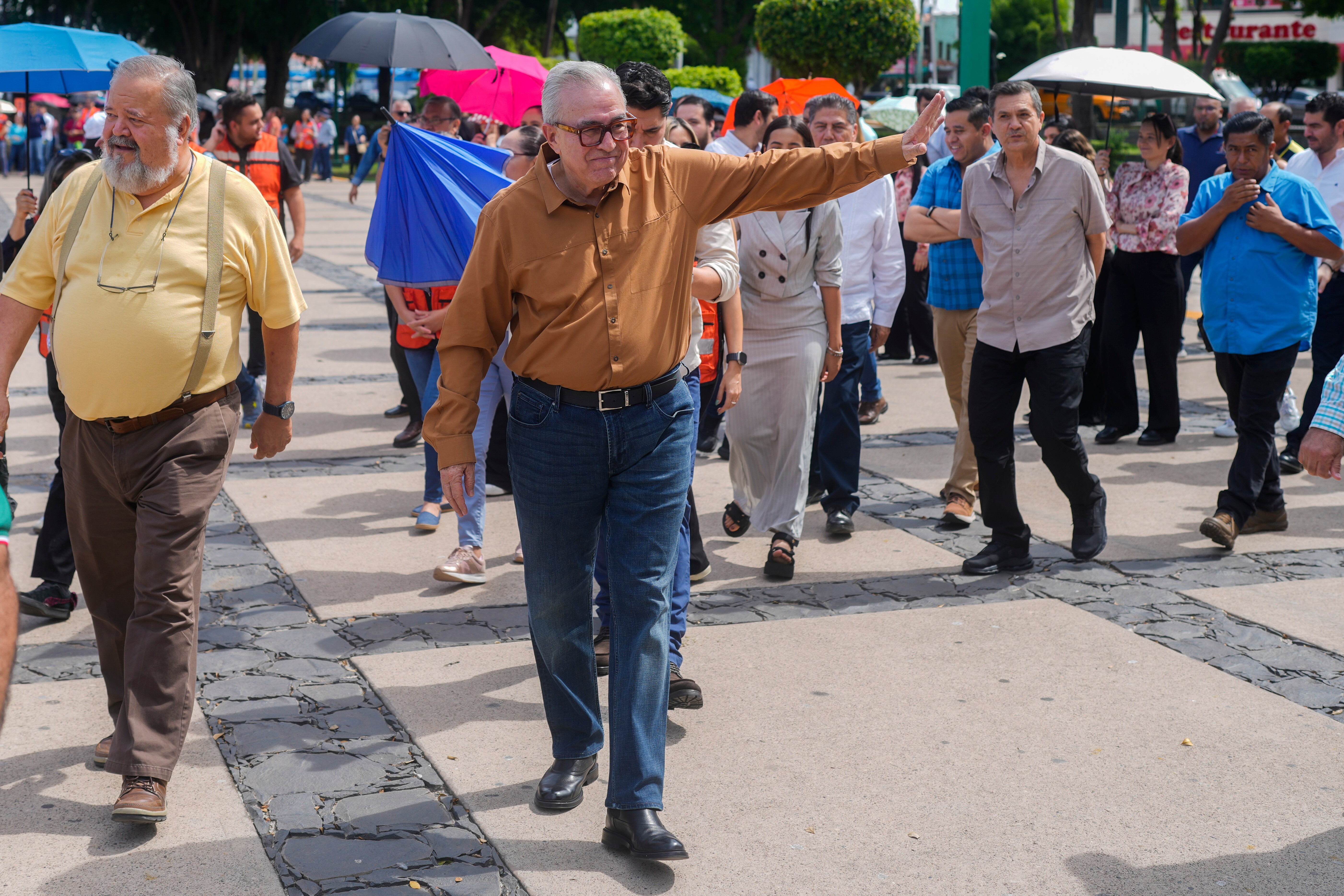 Gobernador mexicano de Sinaloa regresa a su cargo tras haberlo dejado ...