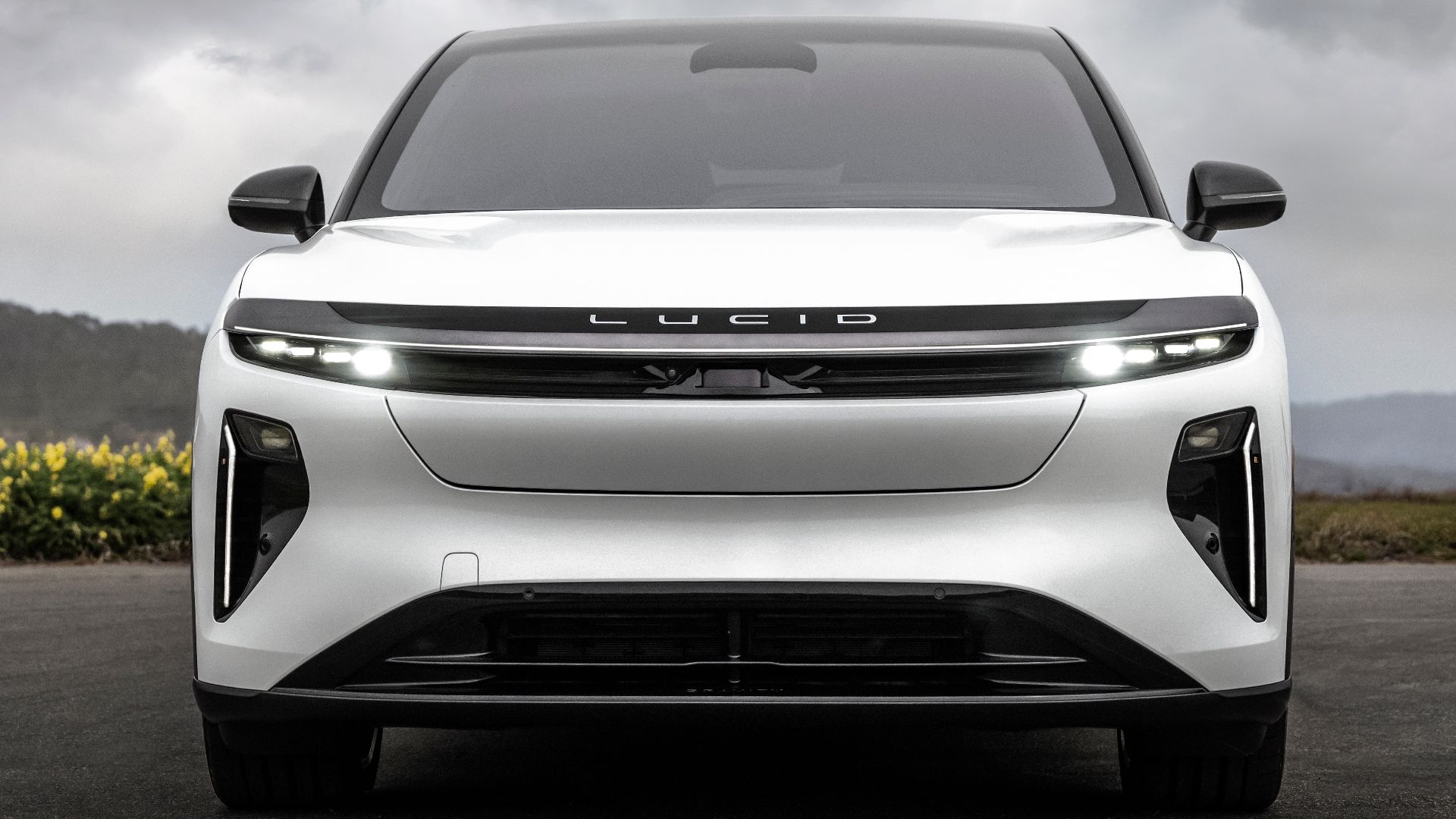 Dodge Durango SRT Hellcat VS Lucid Gravity GT-S: The $45,000 Price Difference Might Not Be Worth It - AOL