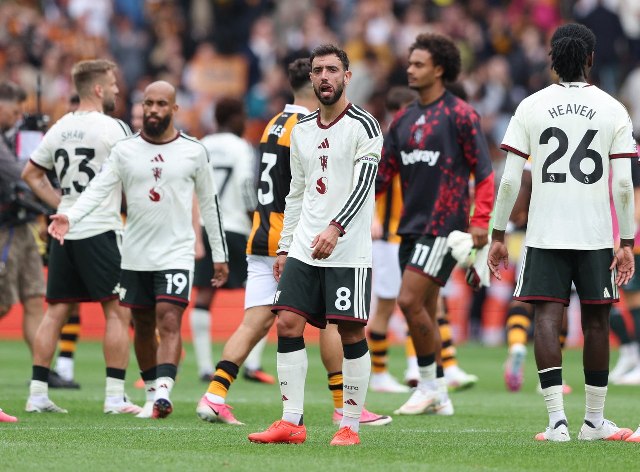 Strange' Bruno Fernandes criticism highlights recurring Man United 'mistakes' - AOL