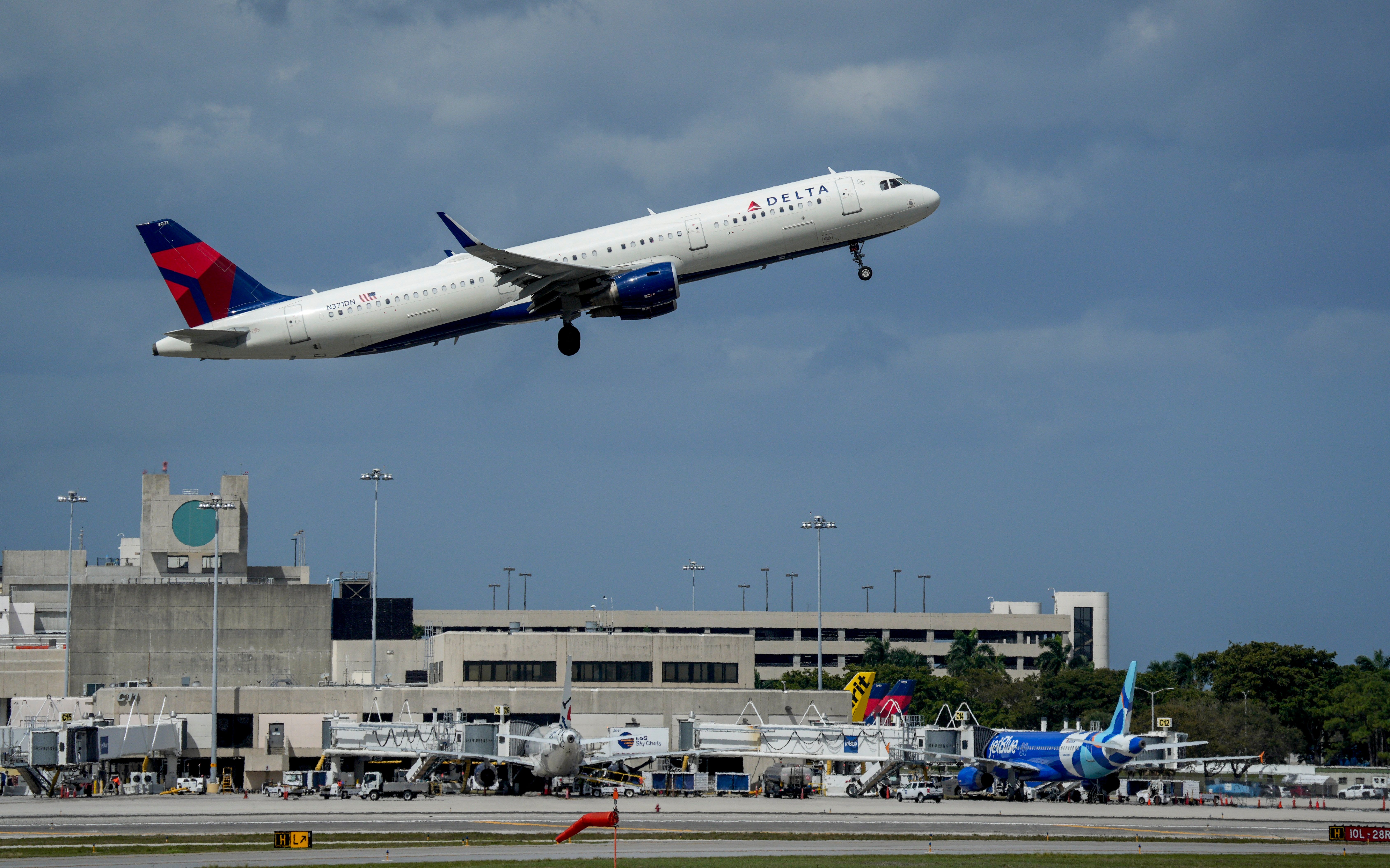 FAA's response to flight path concerns is disrespectful | Editorial - AOL