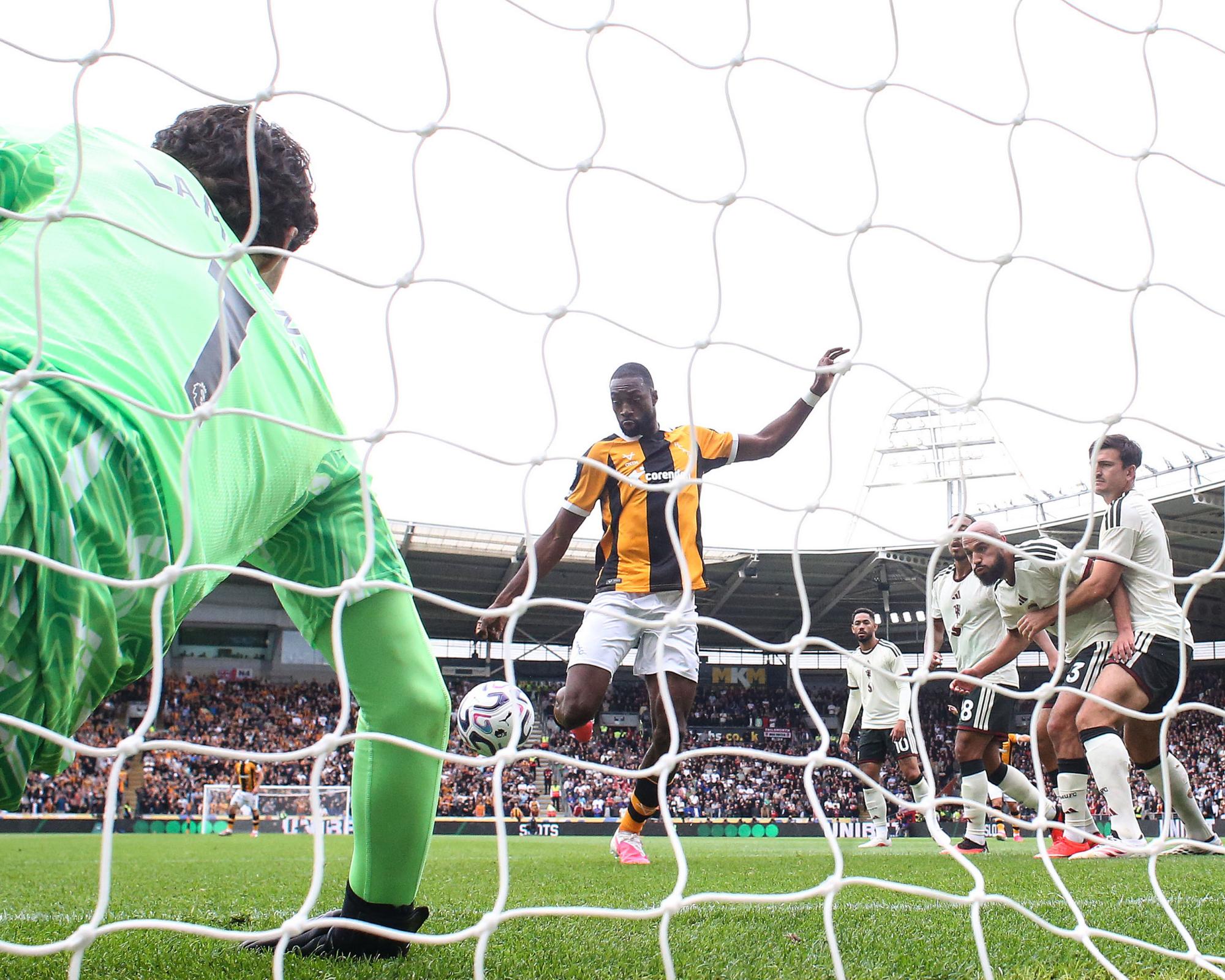 Hull punished United's defence in victory but Carrick's attack is bigger area of concern