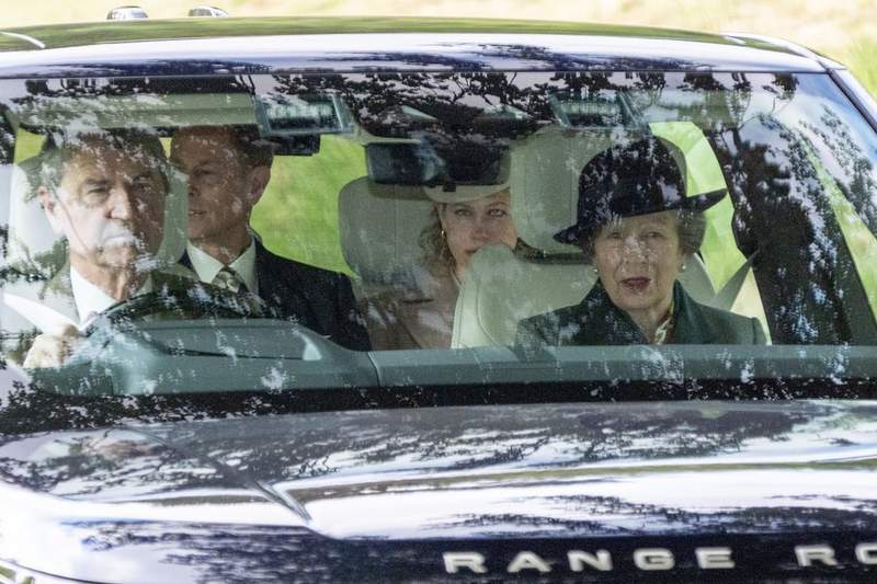 Lady Louise pictured without boyfriend Felix as she joins Edward and Anne