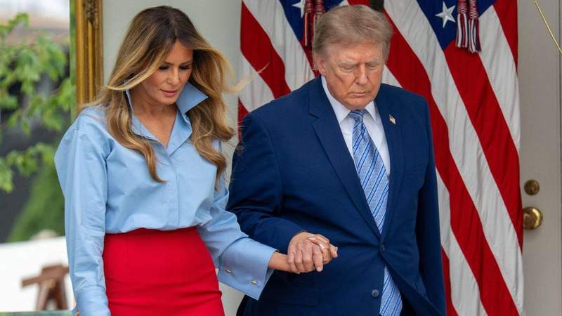 New Photo - Trump 'Shows He's the CEO' of Marriage to Melania as He 'Asserts His Dominance' During Rare Joint Appearance, Body Language Expert Claims