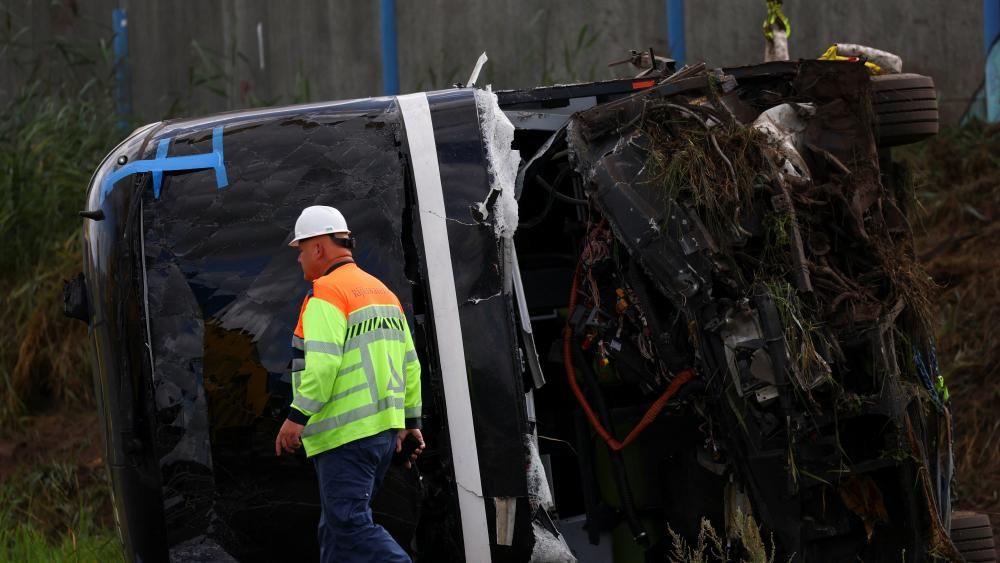 Crash involving coach carrying German students injures 16