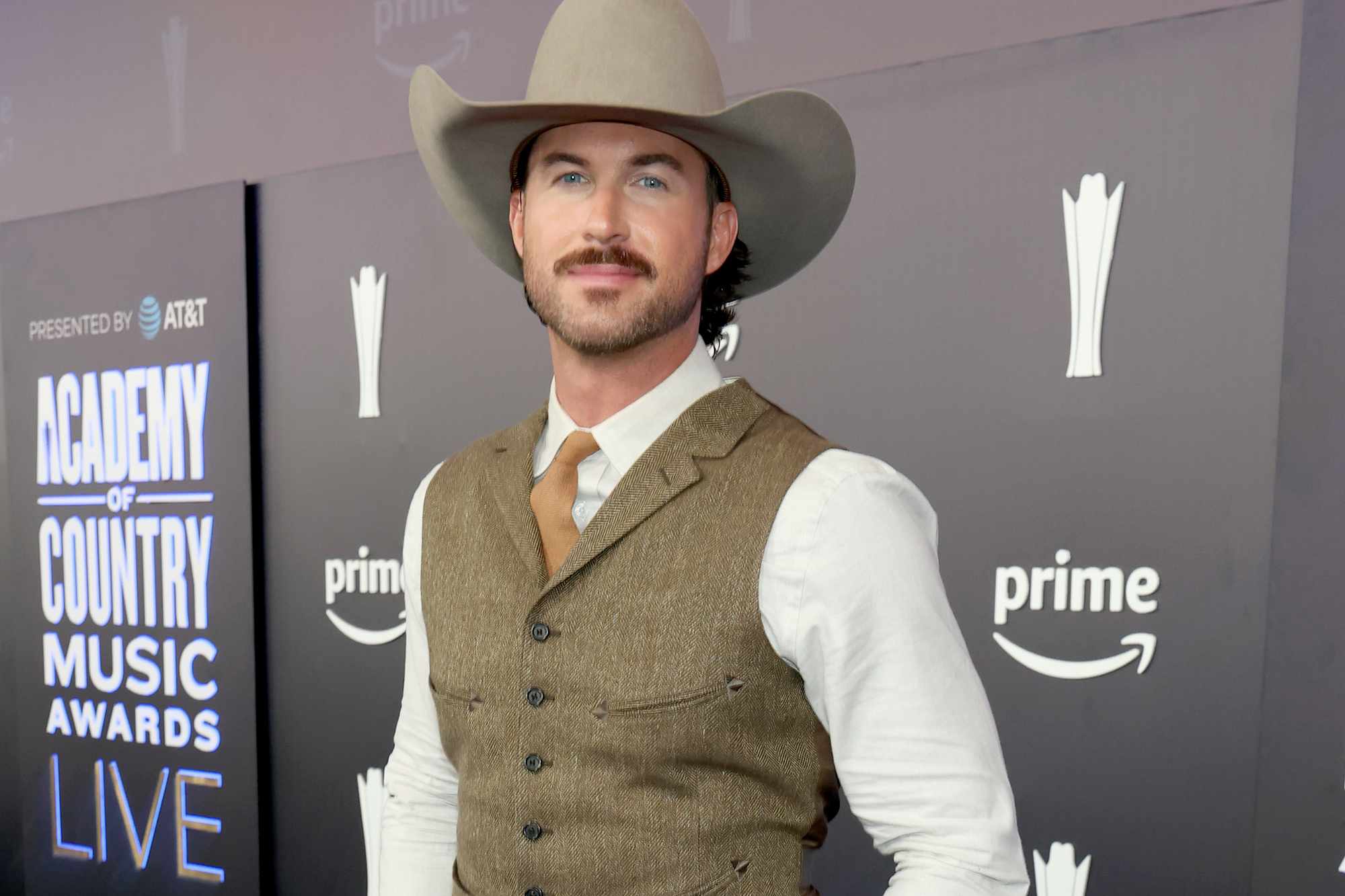 Riley Green Feels ‘Fortunate' His Success Was ‘Gradual' as He Learns Getting Famous Is a ‘Wild Ride'