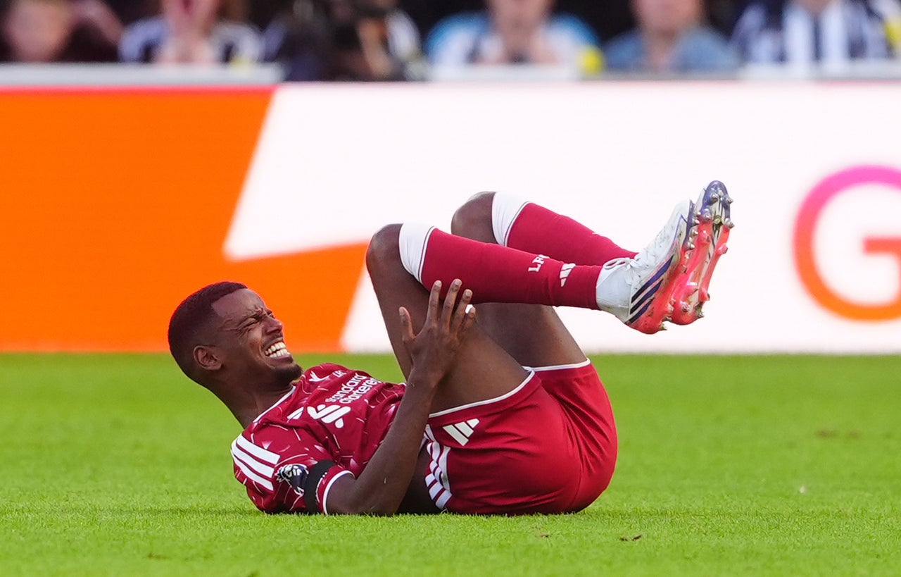 Michael Owen admits Liverpool star is 'running out of excuses' after latest showing - AOL