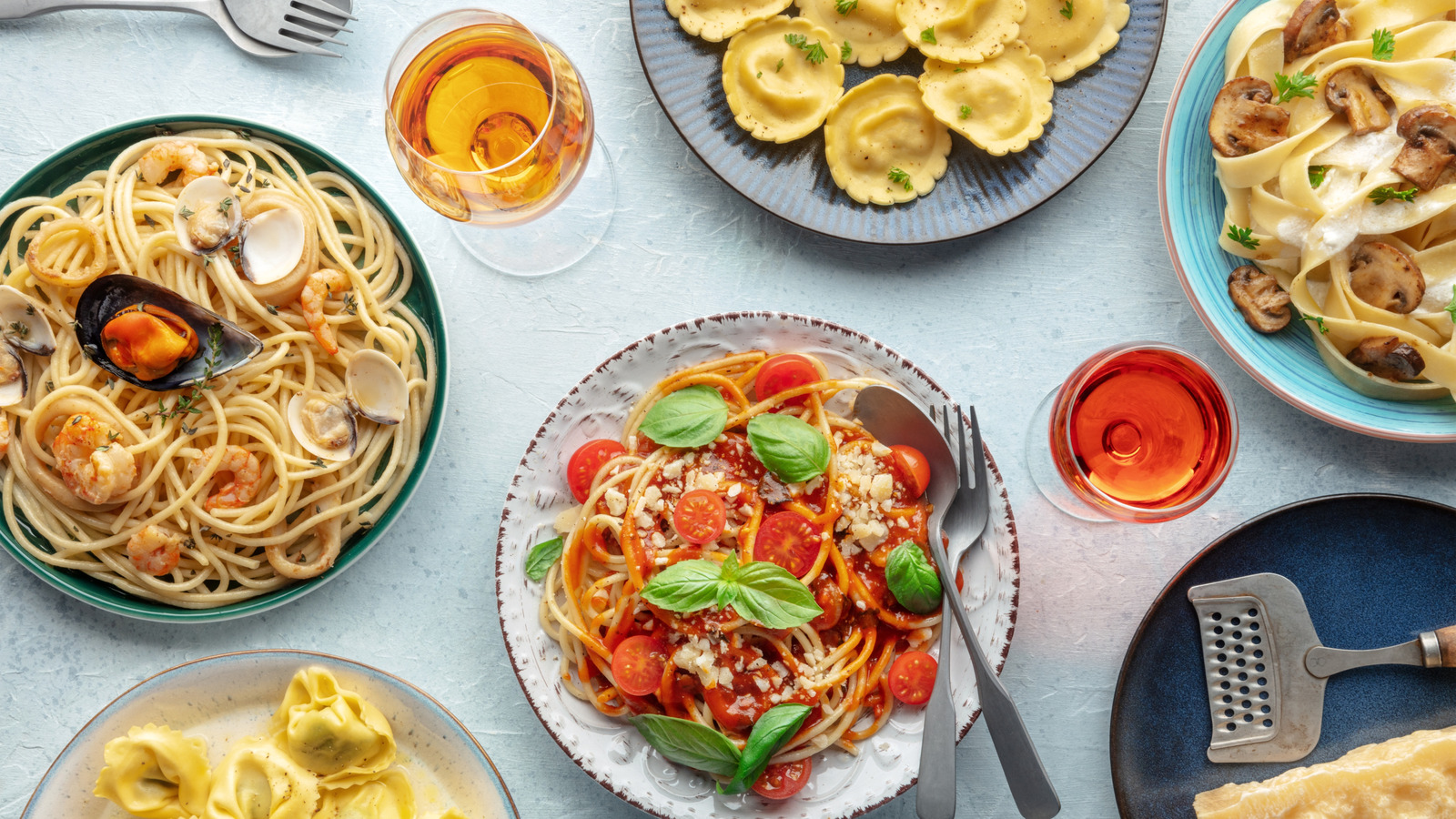 Always Avoid Ordering This Type Of Pasta At An Italian Restaurant (Or You Risk A Mushy, Overcooked Mess)