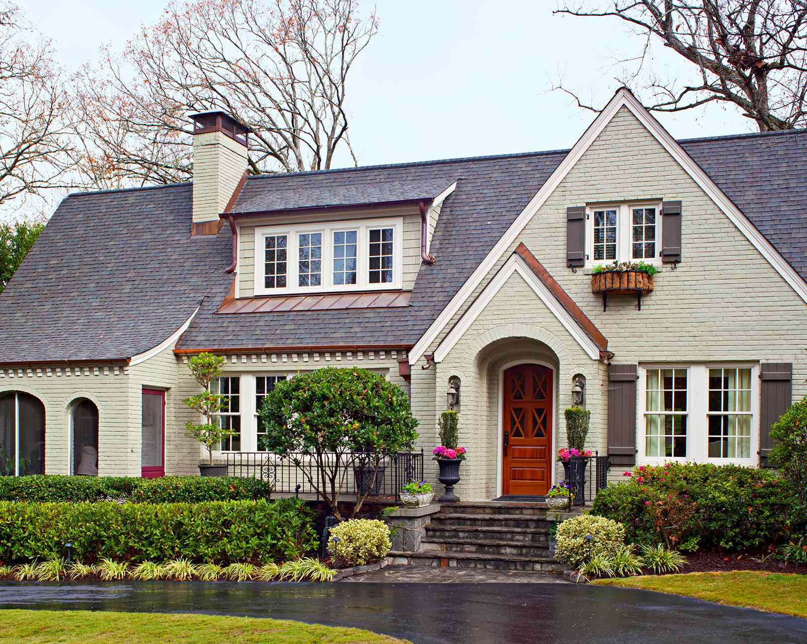 The Best Exterior Paint Color for Your Roof Type, According to Designers