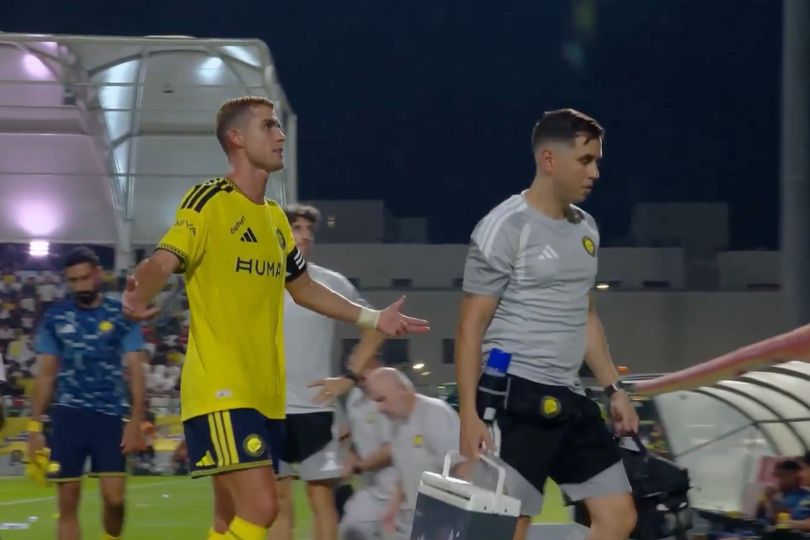 Ange Postecoglou shows Cristiano Ronaldo who's boss as icon hauled off after tantrum - AOL