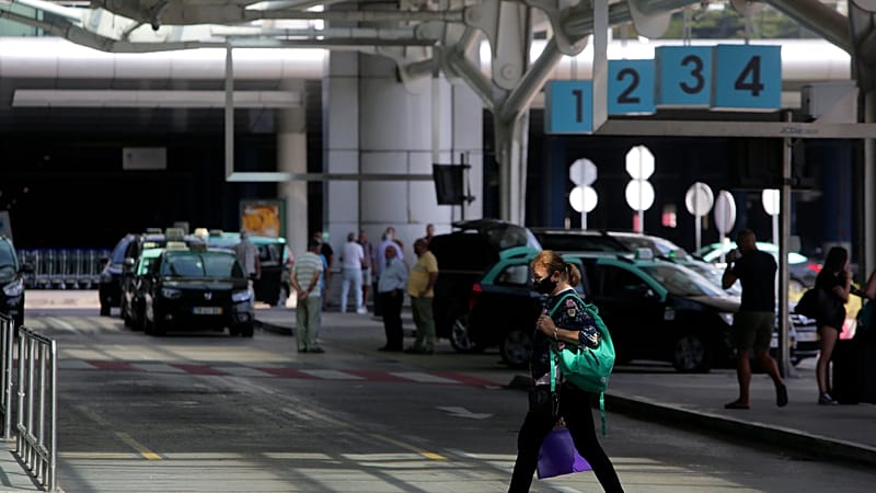 'A trap for tourists': PSP finds taxi offences at Lisbon airport after fraud complaints