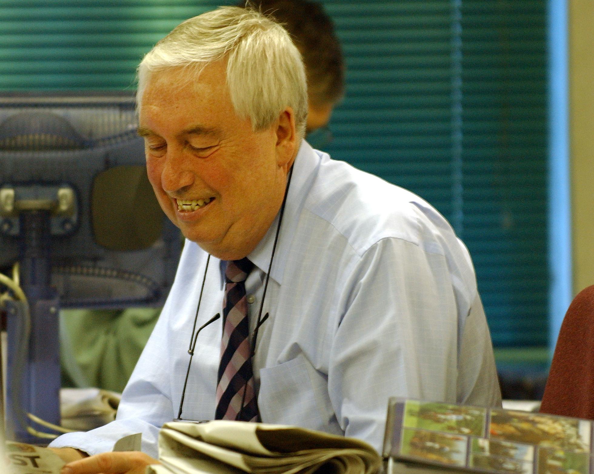 ‘Nothing ever seemed to faze him': Ken Oliver, former racing editor of the Guardian, dies aged 86