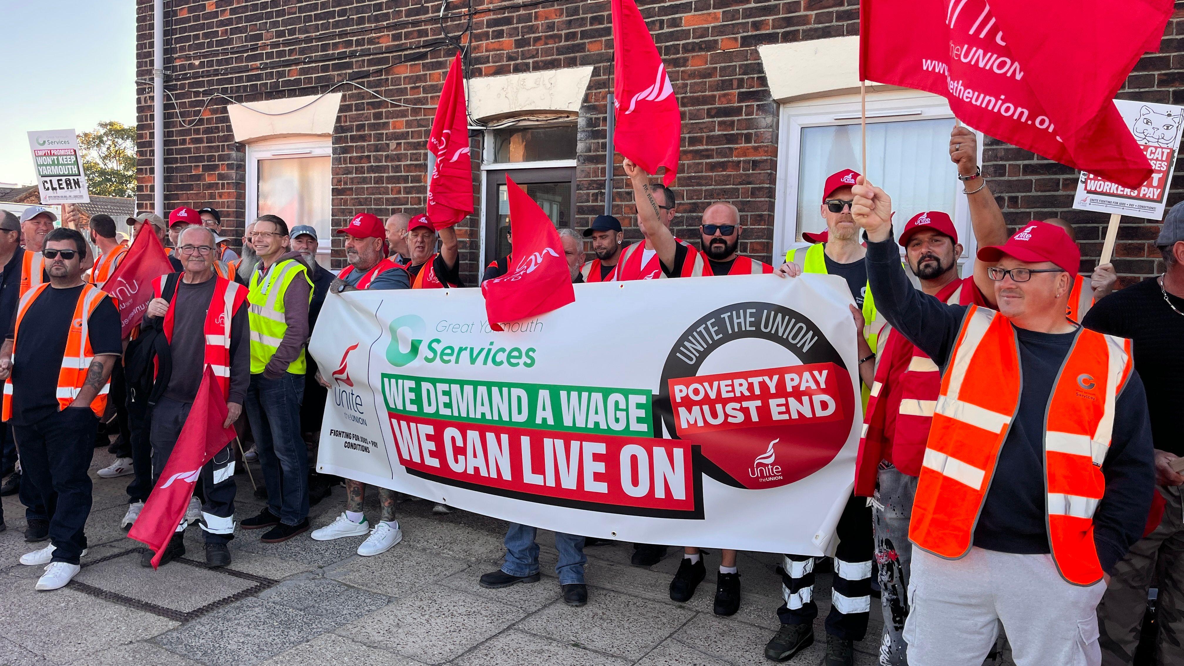Deal made in refuse workers' pay dispute